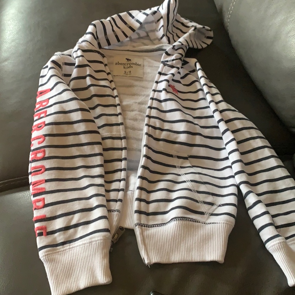 Abercrombie kids size 5/6 hoodie with zipper